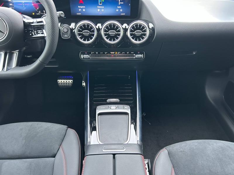 Image MERCEDES-BENZ GLA 200 d 150ch AMG Line 8G-DCT 4Matic