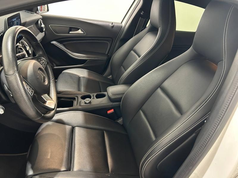 Image MERCEDES-BENZ GLA 200 d 136ch Starlight Edition 7G-DCT Euro6c