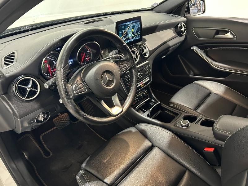 Image MERCEDES-BENZ GLA 200 d 136ch Starlight Edition 7G-DCT Euro6c