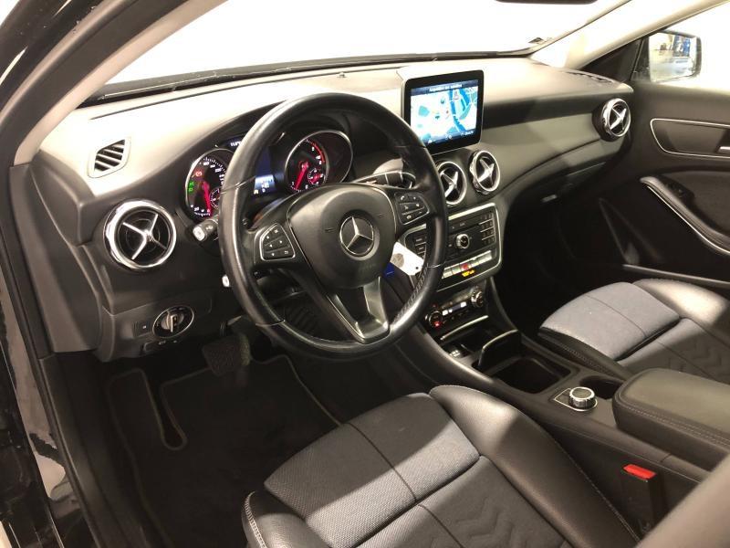 Image MERCEDES-BENZ GLA 200 d 136ch Business Edition 7G-DCT Euro6c