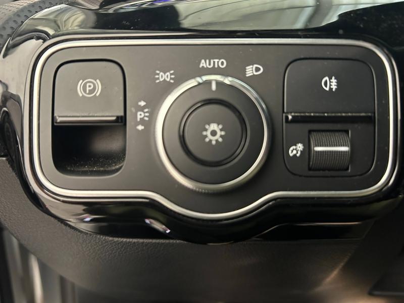 Image MERCEDES-BENZ Classe A 180 d 116ch Progressive Line 7G-DCT