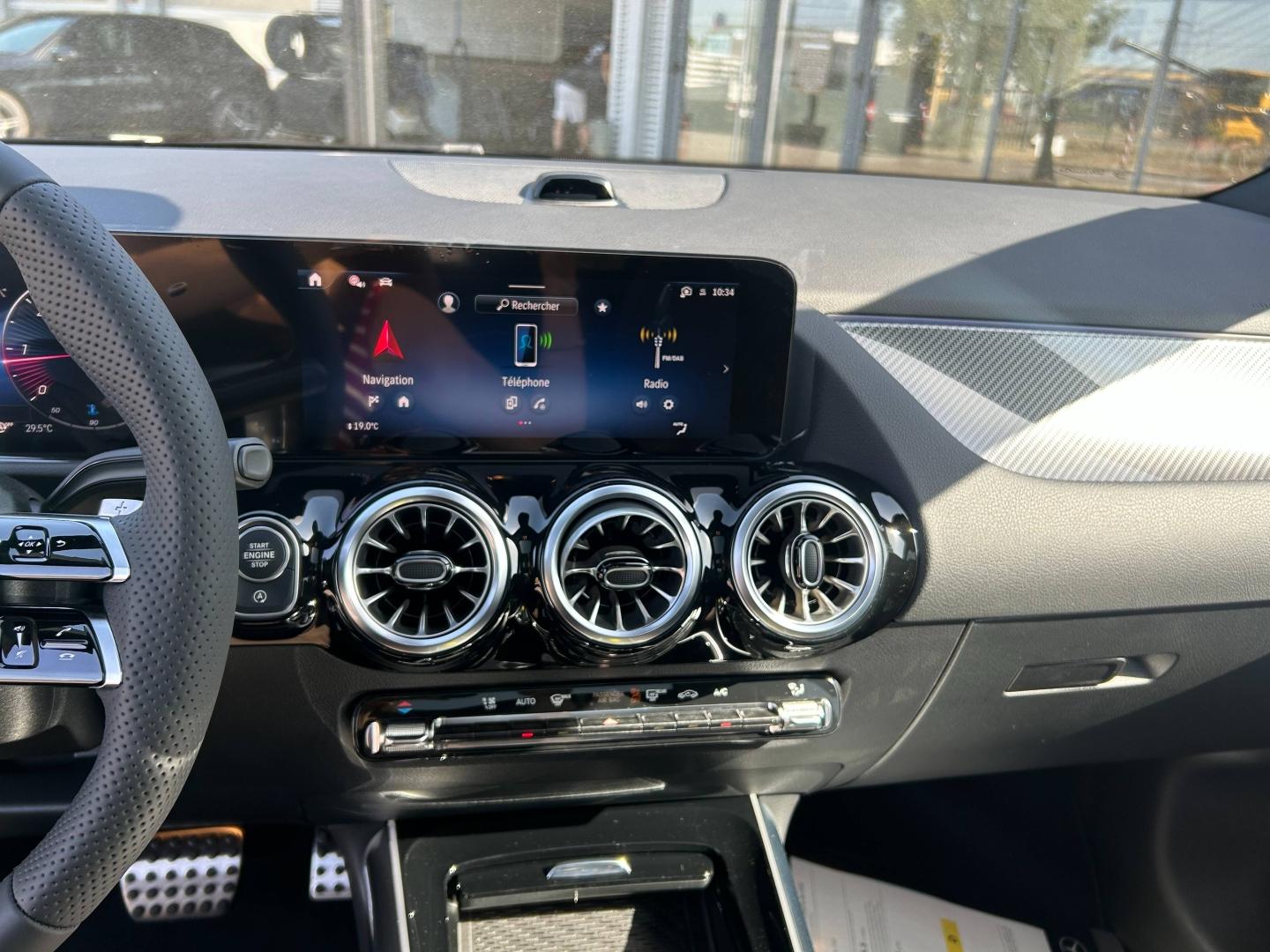 Image MERCEDES-BENZ GLA 180 d 116ch Edition 140 8G-DCT