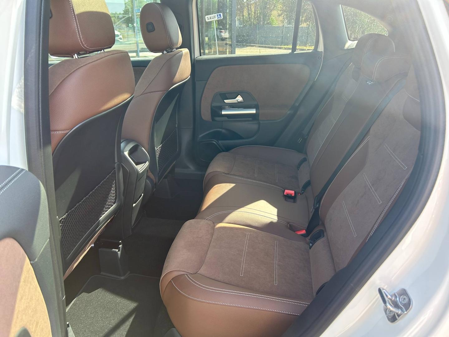 Image MERCEDES-BENZ GLA 180 d 116ch Edition 140 8G-DCT