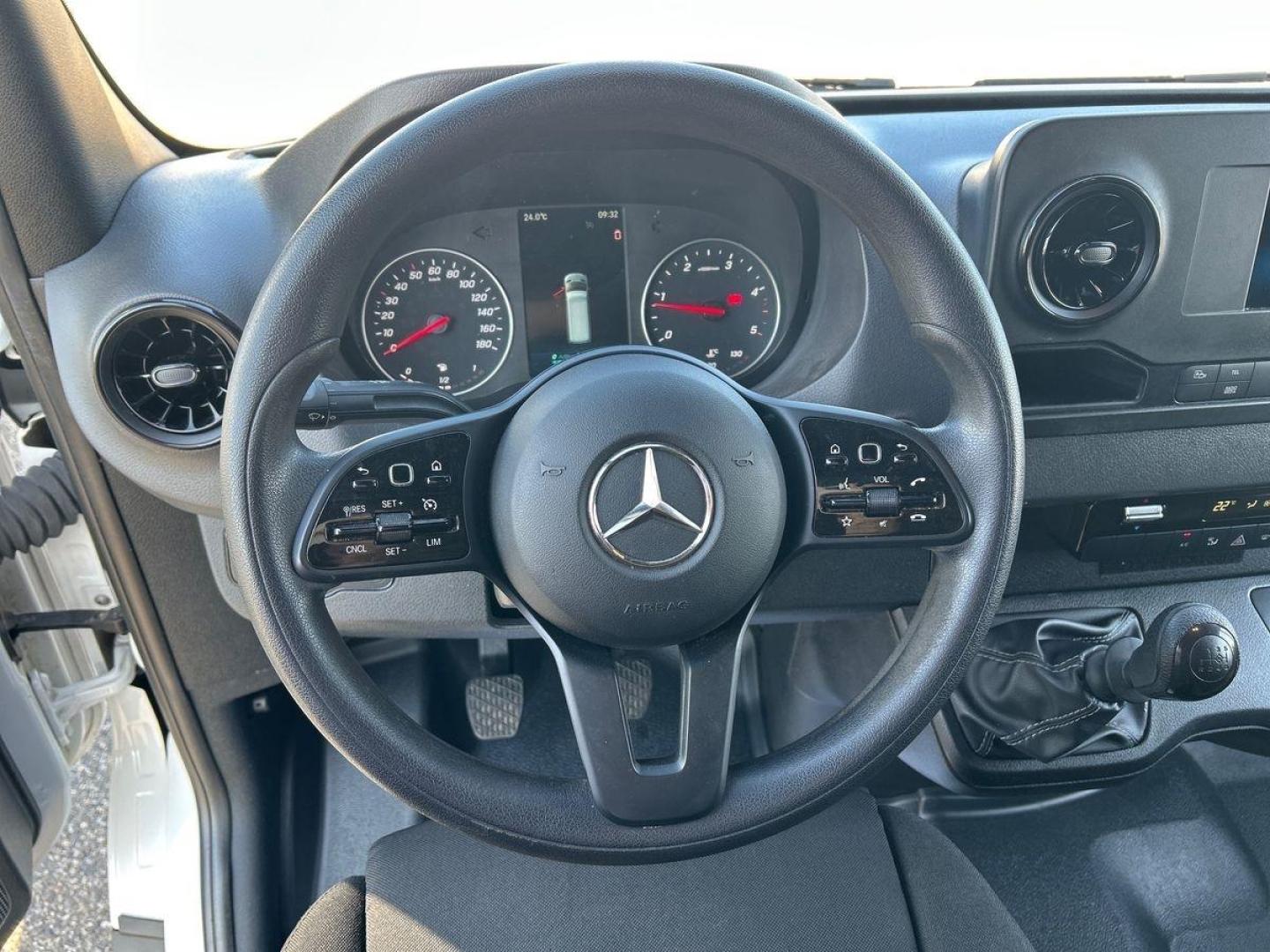 Image MERCEDES-BENZ Sprinter Fg 317 CDI 37 3T5 Pro Propulsion Léger