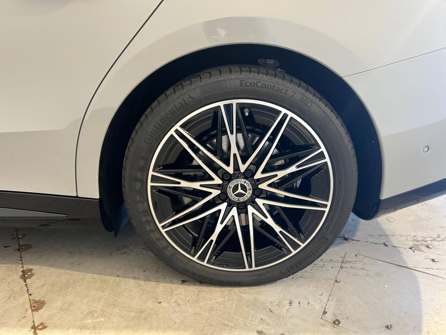 Image MERCEDES-BENZ Classe C 400 489ch 94,5kWh AMG Line 4Matic