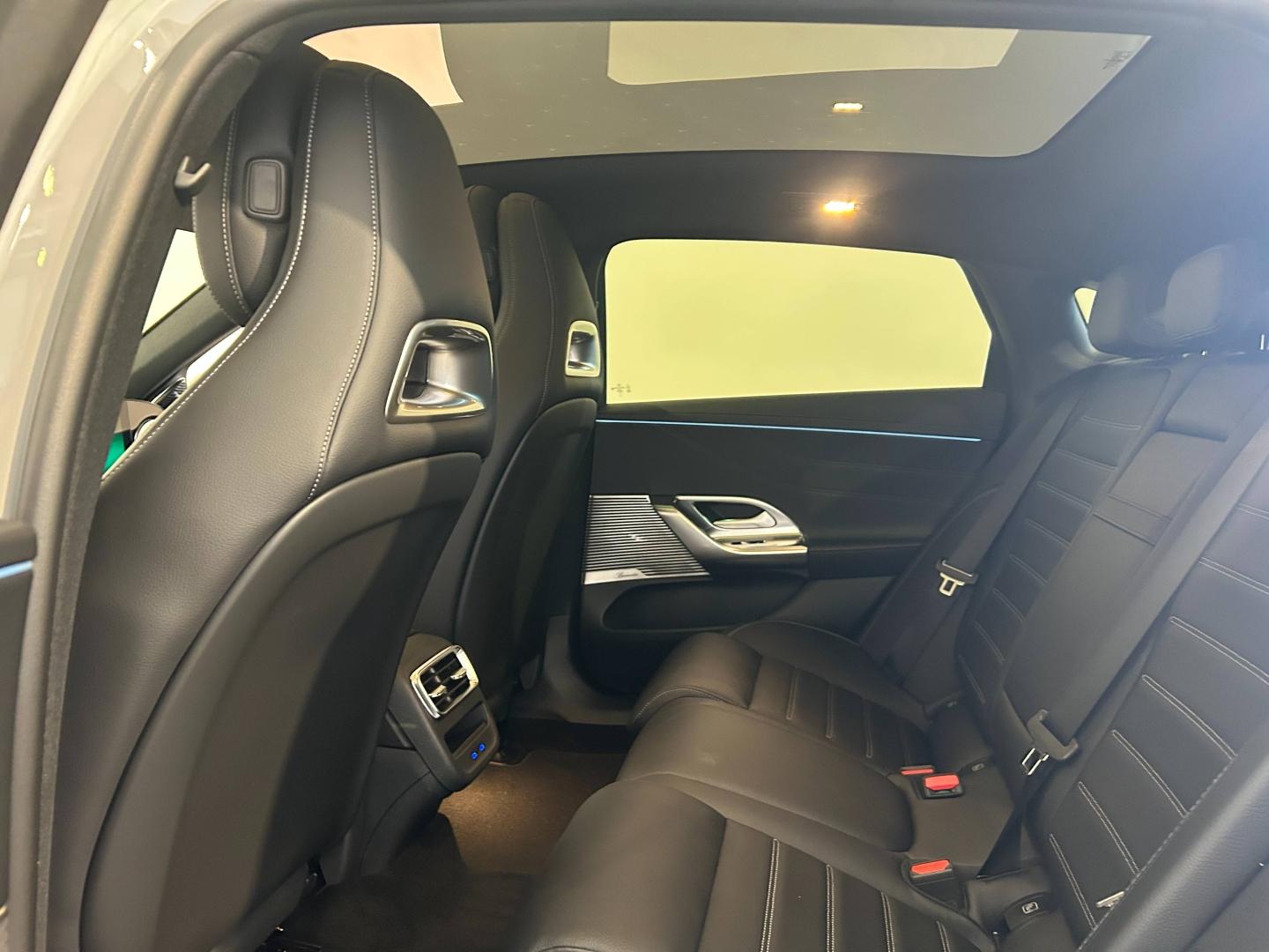 Image MERCEDES-BENZ Classe C 400 489ch 94,5kWh AMG Line 4Matic
