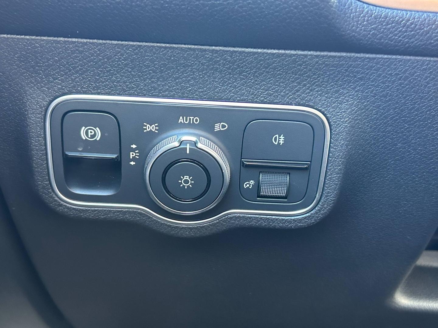 Image MERCEDES-BENZ GLB 200 d 150ch AMG Line 8G-DCT