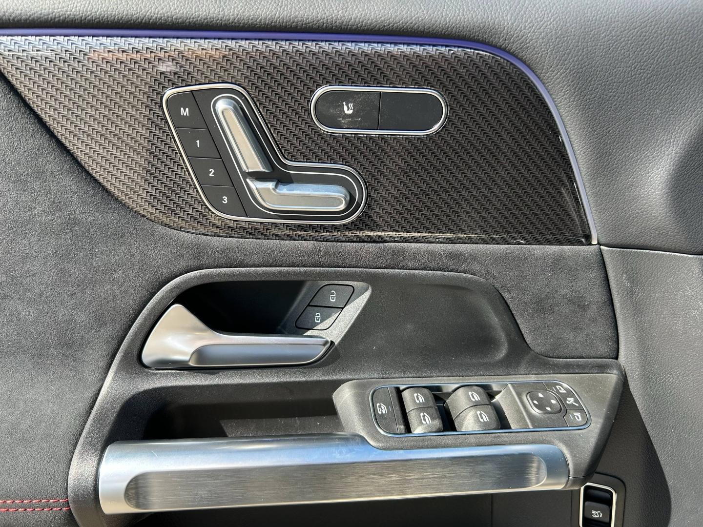 Image MERCEDES-BENZ GLB 200 d 150ch AMG Line 8G-DCT
