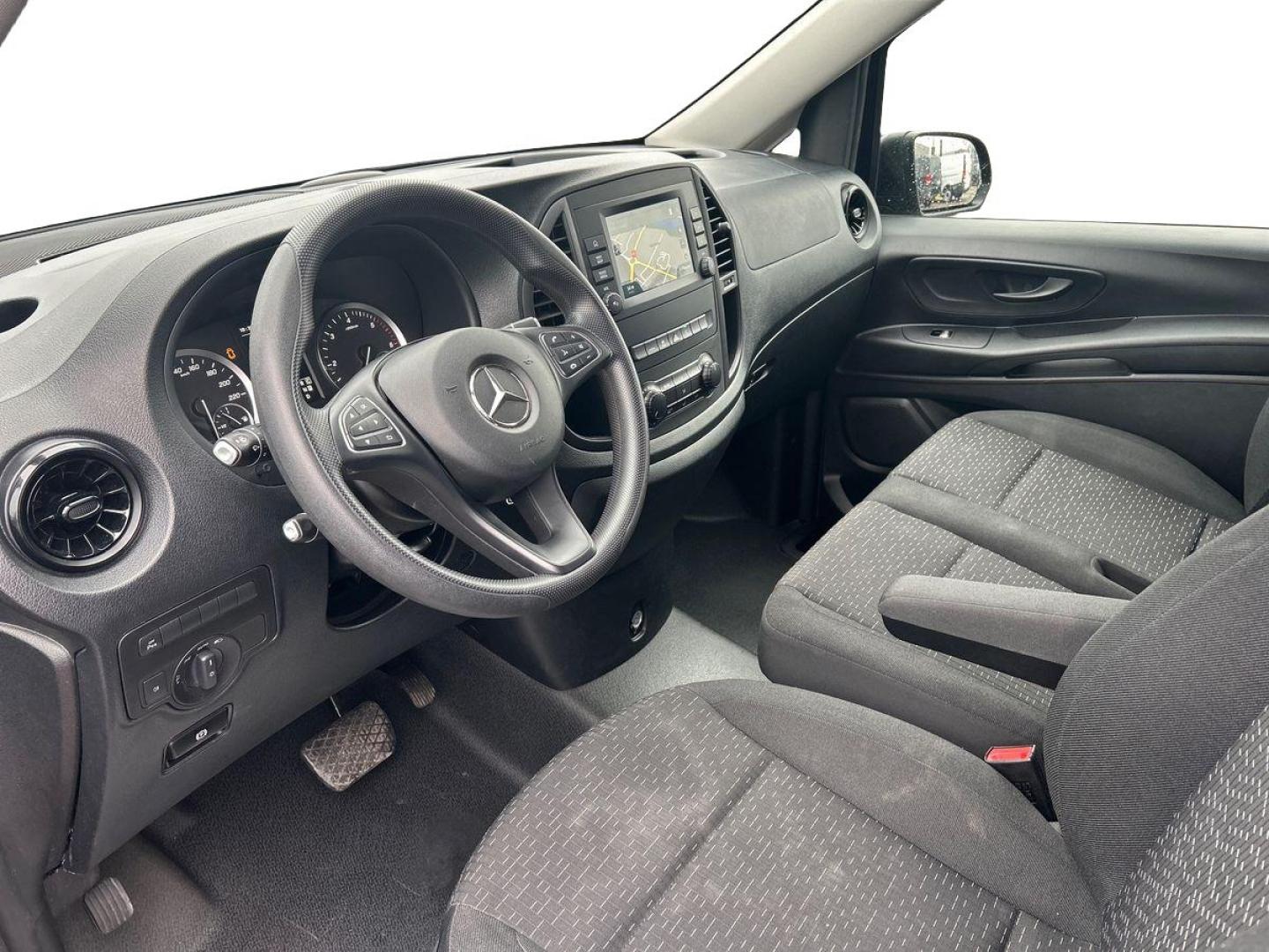 Image MERCEDES-BENZ Vito Tourer 116 CDI Long Pro 9G-Tronic